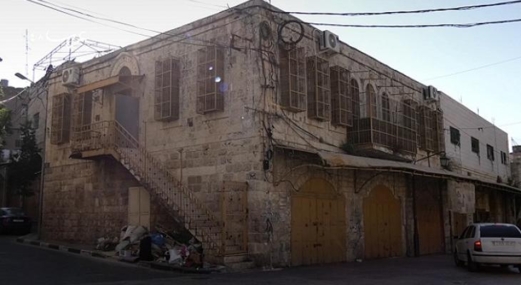 العدو الصهيوني يصادر مبنى في البلدة القديمة بالخليل العدو الصهيوني يصادر مبنى في البلدة القديمة بالخليل