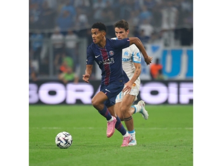 مارسيليا يُلحق بباريس سان جيرمان أول هزيمة له بالدوري الفرنسي