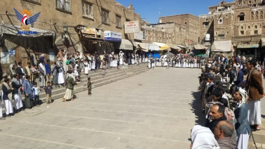 وقفات بمديريات أمانة العاصمة وفاء لدماء الشهداء ومباركة للإنجاز الأمني الكبير