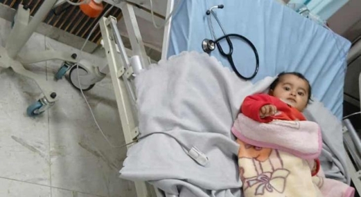 إصابة طفلة فلسطينية باعتداء للمستوطنين قرب الخليل