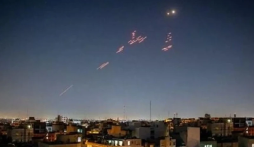 الدفاعات الجوية الإيرانية تتصدى لأهداف معادية في الأجواء