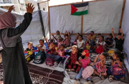 العام الدراسي الجديد في غزة: مئات آلاف الطلبة يواجهون أزمة قرطاسية وسط دمار الحرب