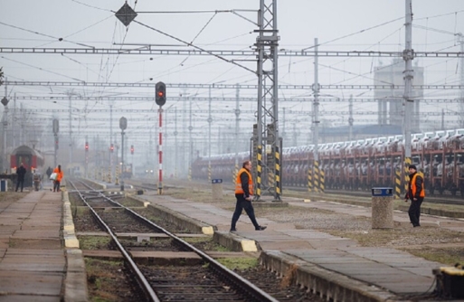  أضرار في سكك حديد كييف جراء الضربات الروسية