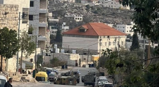 قوات العدو تقتحم بلدتي دير جرير وسلواد شرق رام الله