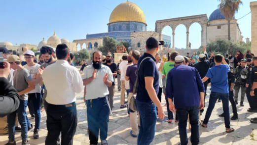 مستوطنون يقتحمون المسجد الأقصى ويؤدون طقوسا تلمودية أمام قبة الصخرة