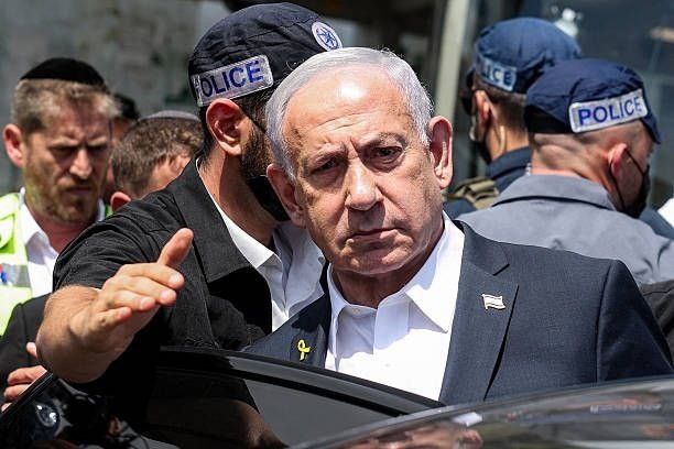 مجرم الحرب "نتنياهو" يتباهى بتدمير 50 مبنى سكنياً بمدينة غزة في يومين