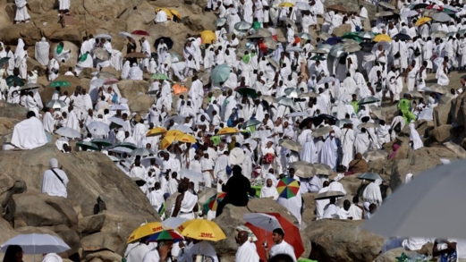 حُجاج بيت الله الحرام يؤدون ركن الحج الأعظم