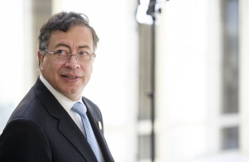 الرئيس الكولومبي:استلام 17 طائرة مقاتلة جديدة من السويد