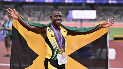 الجامايكي سيفيل يتوج بذهبية 100 متر في بطولة العالم لألعاب القوى