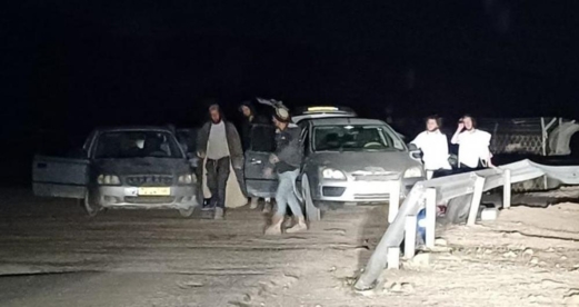 مستوطنون صهاينة يغلقون مدخل تجمع شلال العوجا شمال أريحا