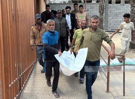 11 شهيدا بينهم طفلان إثر قصف العدو الصهيوني منزلا في جباليا ومركز خدمات في البريج