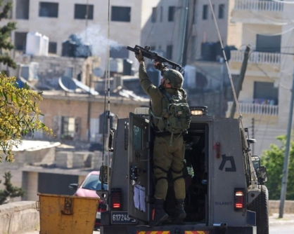 العدو الصهيوني يقتحم مخيمي العين وعسكر في نابلس