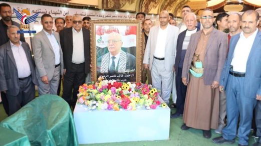 قيادة وكوادر وزارة المالية تزور معارض الشهداء بميدان السبعين