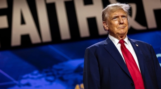  المحكمة العليا الأمريكية تؤجّل مقاضاة ترامب بتهمة التآمر على الانتخابات السابقة