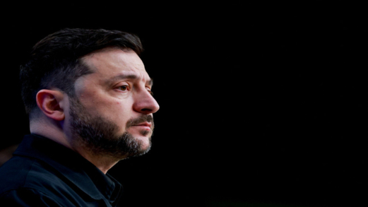 زيلينسكي يبحث مع قادة الجيش سبل تحسين الدفاعات الجوية