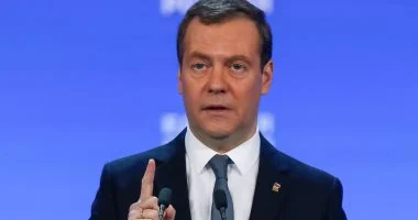 مدفيديف يسخر من تحذير ترامب ويذكّره بـ"اليد الميتة" النووية