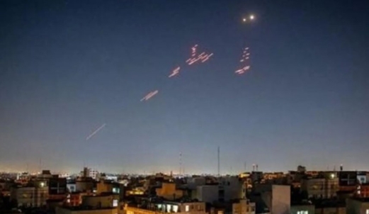الدفاعات الجوية الإيرانية تتصدى لأهداف معادية في الأجواء