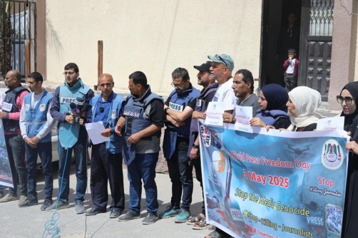 صحفيو غزة يحيون اليوم العالمي لحرية الصحافة