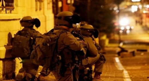 العدو الإسرائيلي يشن حملة اقتحامات واسعة بالضفة تتخللها اعتقالات