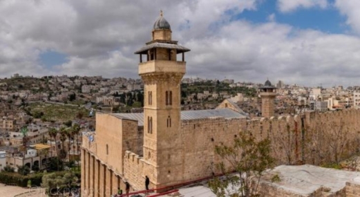 مدير"الإبراهيمي":العدو الصهيوني بدأ فعليا بنزع صلاحيات إدارة المسجد