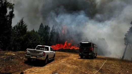  النيران تحاصر "كريات شمونة" بفعل صواريخ حزب الله