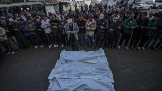   في مجزرة "داميَّة".. 11 شهيدًا في قصف العدو الصهيوني منزلًا في مخيم البريج