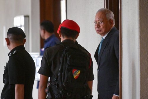 المحكمة العليا في ماليزيا تقضي بالسجن 15 عاما لرئيس وزراء سابق بتهم فساد