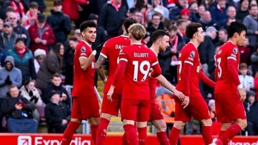 ليفربول يهزم إيفرتون ويواصل تصدره الدوري الإنجليزي