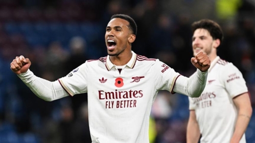 أرسنال يتخطى بيرنلي في الدوري الإنجليزي ويواصل سلسلة انتصاراته