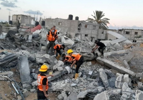 الدِّفاع المدنيّ بغزة: ارتفاع عدد الشُّهداء الذين انتشلنا رفاتهم من رفح إلى 137