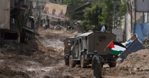 العدو الإسرائيلي يصيب شابا فلسطينيا برضوض ويعتقل اثنين في مخيم الفارعة