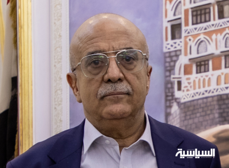رئيس مجلس الوزراء يعزي اللواء معمر هراش في وفاة والده
