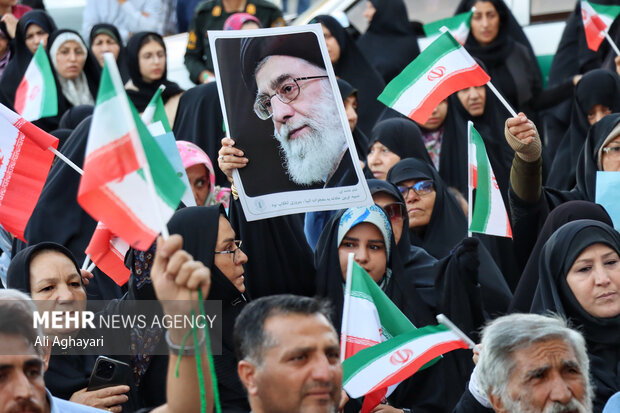 تجمع جماهيري حاشد في طهران دعماً للقوات المسلحة ضد الكيان الصهيوني