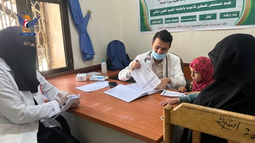 مستشفى فلسطين ينظم مخيمًا طبيًا بمجمع بني حوات الطبي في أمانة العاصمة