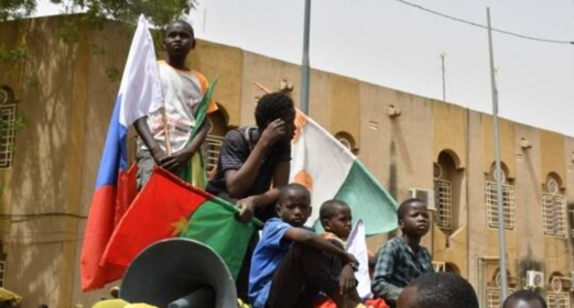 صحيفة "إزفيستيا": النيجر مهتمة بنشر قاعدة عسكرية روسية في أراضيها