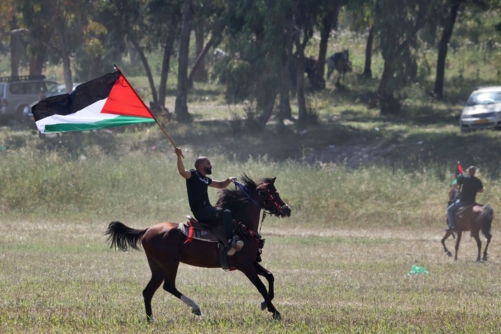 آلاف الفلسطينيين يشاركون بمسيرة العودة في ذكرى النكبة الـ76