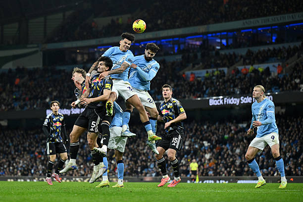 مانشستر سيتي يحقق فوزاً مثيراً على ليدز يونايتد في الدوري الإنجليزي