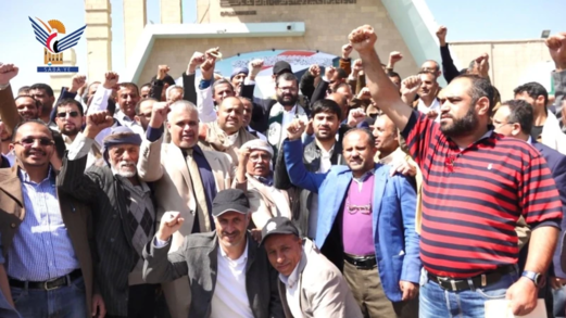 قيادة وزارة الصحة والجهات التابعة لها تزور أضرحة الشهداء الصماد والرهوي والغماري