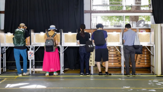 اليابان.. انتخابات برلمانية تضاعف تحديات الائتلاف الحاكم وتهدد رئيس الوزراء