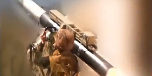 المقاومة اللبنانية تستهدف دبابة للعدو الصهيوني في موقع حدب يارين