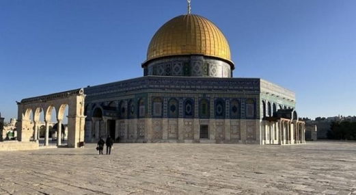 العدو الصهيوني يقرر منع إقامة صلاة الجمعة غدا في المسجد الأقصى