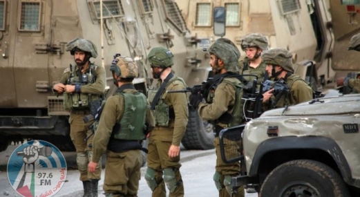 العدو الصهيوني يقتحم قلقيلية وقرية برقة ويداهم منزلا في بلدة عزون