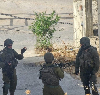 العدو الصهيوني يشدد الحصار على بلدة بيتا جنوب نابلس