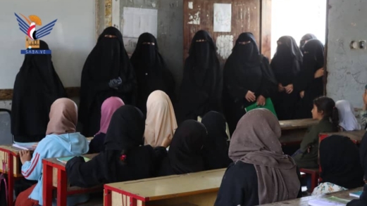 رئيسة اللجنة الوطنية للمرأة تتفقد الدورات الصيفية بمحافظة صنعاء