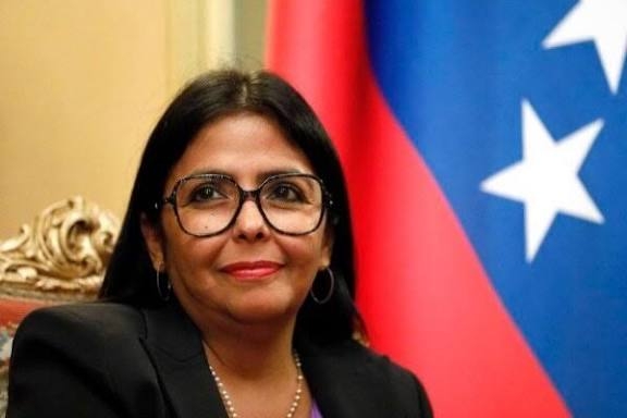 رئيسة فنزويلا بالوكالة تُشيد بصمود الشعب بعد شهر من العدوان الأمريكي