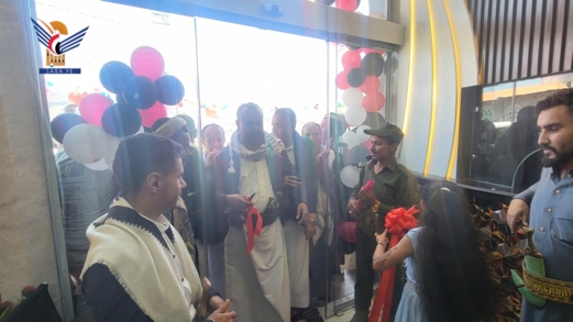 وزير الثقافة والسياحة يفتتح فندقا سياحيا في مدينة إب