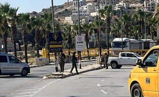 العدو الإسرائيلي يواصل إغلاق مدخل ترمسعيا شمال رام الله ويغلق حاجز عطارة العسكري