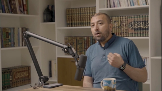 قوات العدو الاسرائيلي تعتقل الكاتب الفلسطيني ساري عرابي من منزله شمال القدس