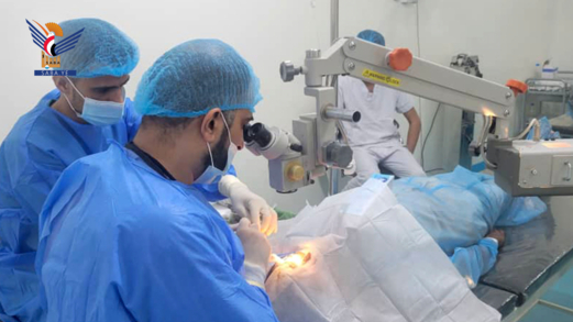 إجراء 405 عمليات في مخيم العيون بمستشفى الجراحي في الحديدة