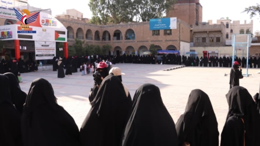 وقفة لأسر الشهداء والجرحى والأسرى والمرابطين تؤكد الثبات والصمود حتى إنهاء العدوان